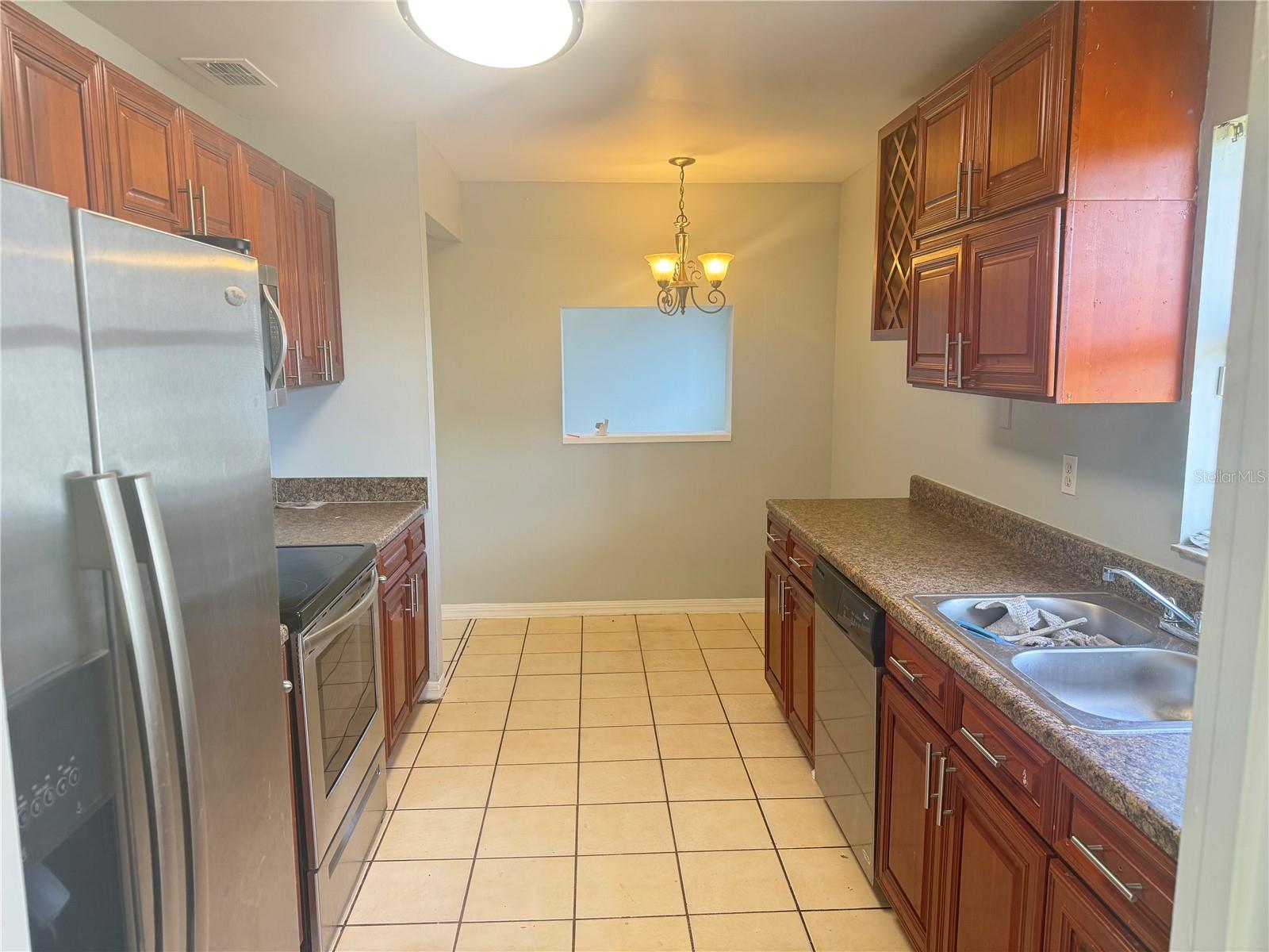 Image 2 of 17 For 444 Ball Court