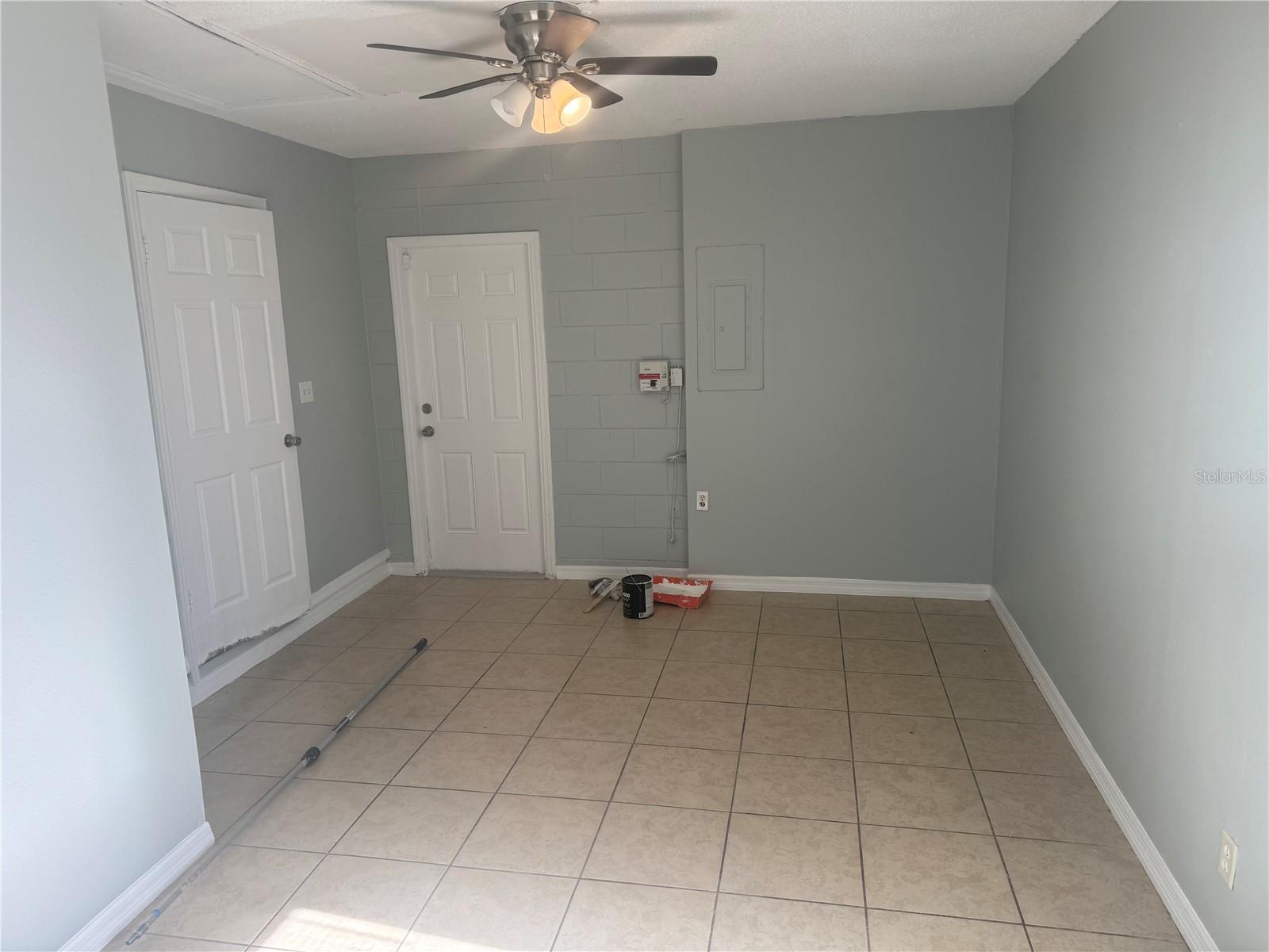 Image 3 of 17 For 444 Ball Court