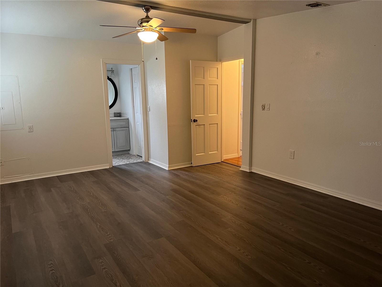 Image 14 of 24 For 170 Autumn Court