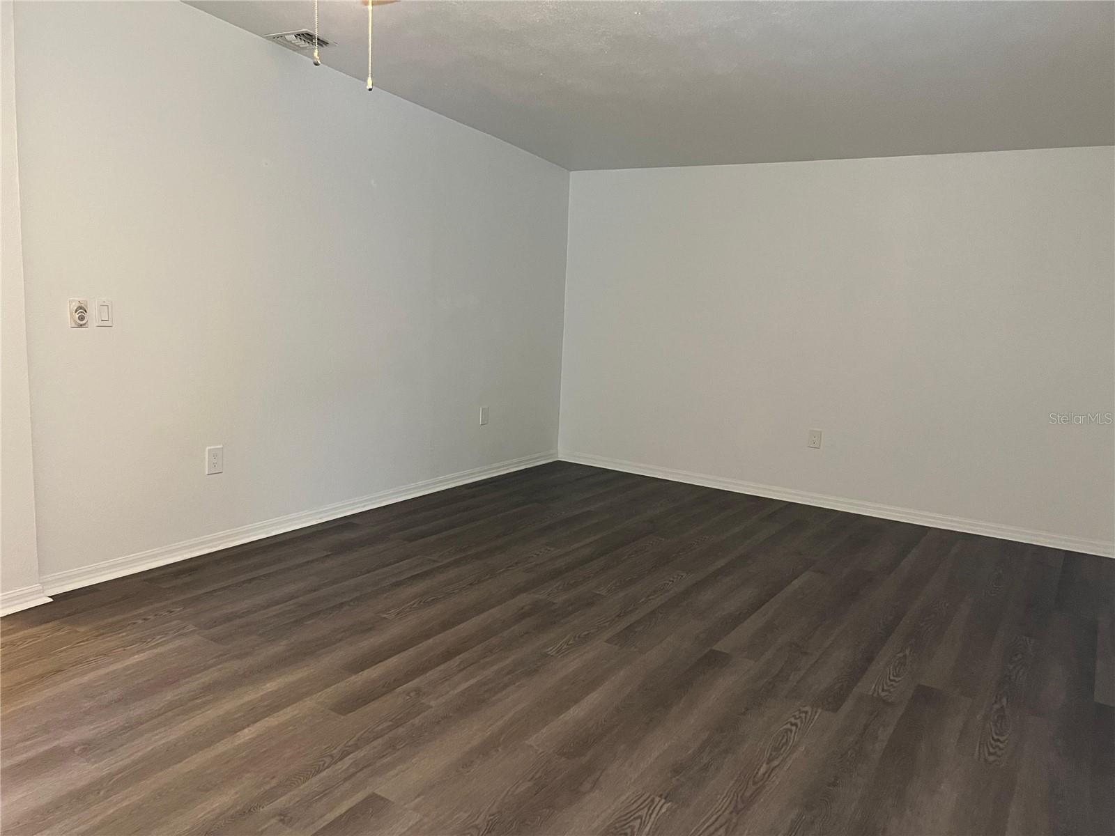 Image 15 of 24 For 170 Autumn Court