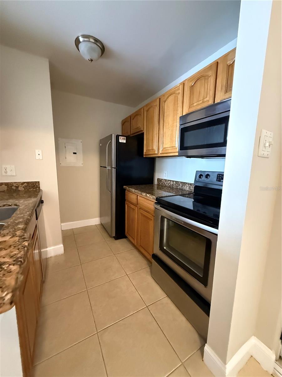 Image 8 of 27 For 3831 Bowline Circle 204