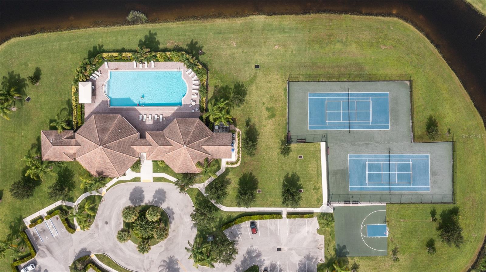 Image 13 of 15 For 1769 Berkshire Circle Sw