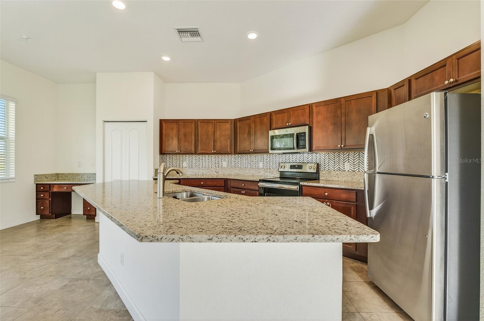 Image 6 of 15 For 1769 Berkshire Circle Sw