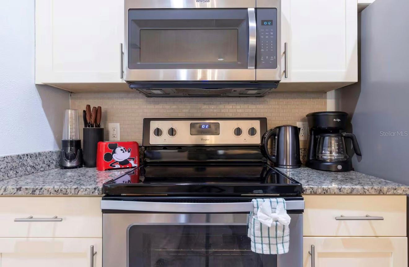 Image 13 of 61 For 8919 Shine Drive