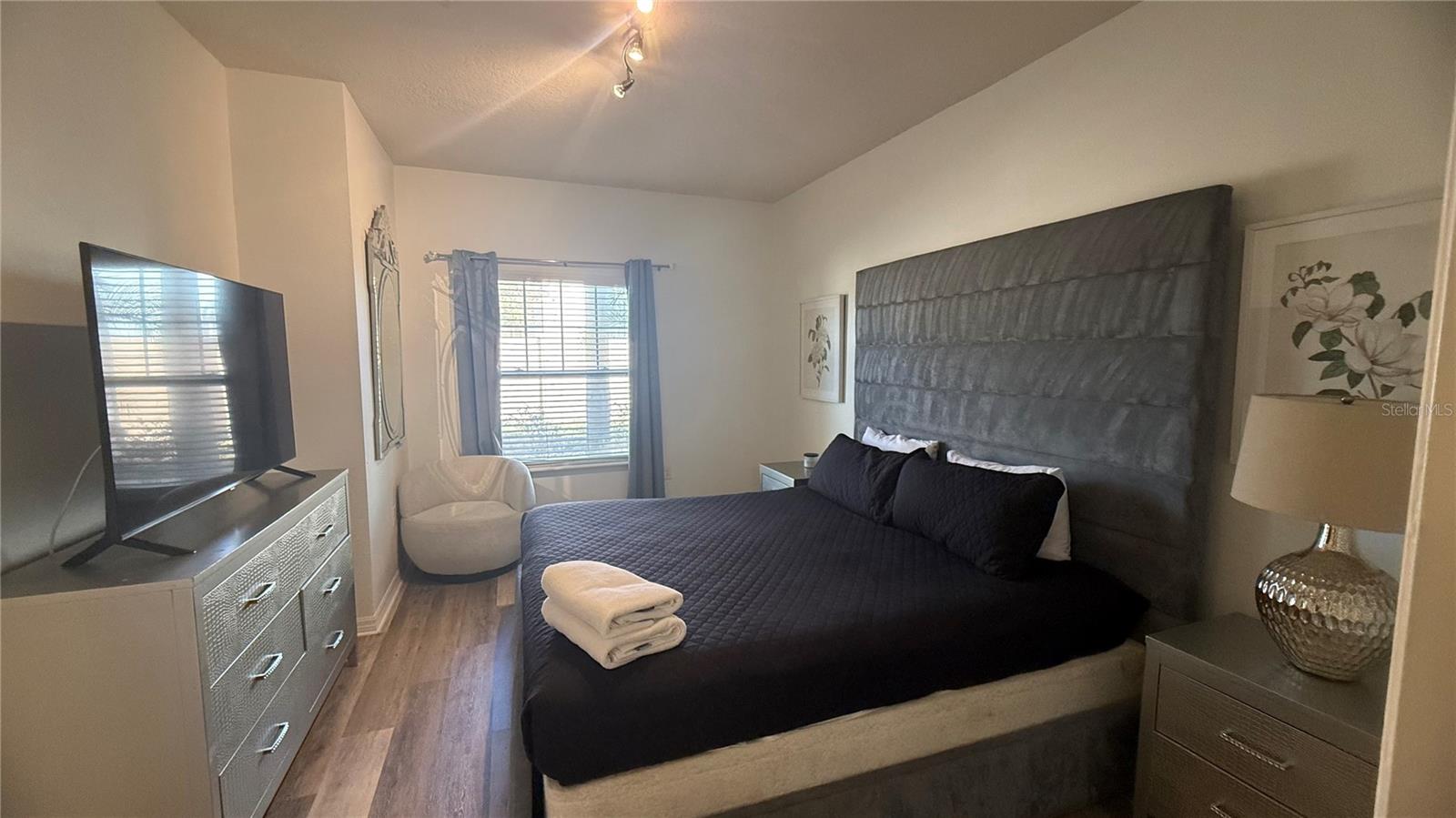 Image 18 of 61 For 8919 Shine Drive