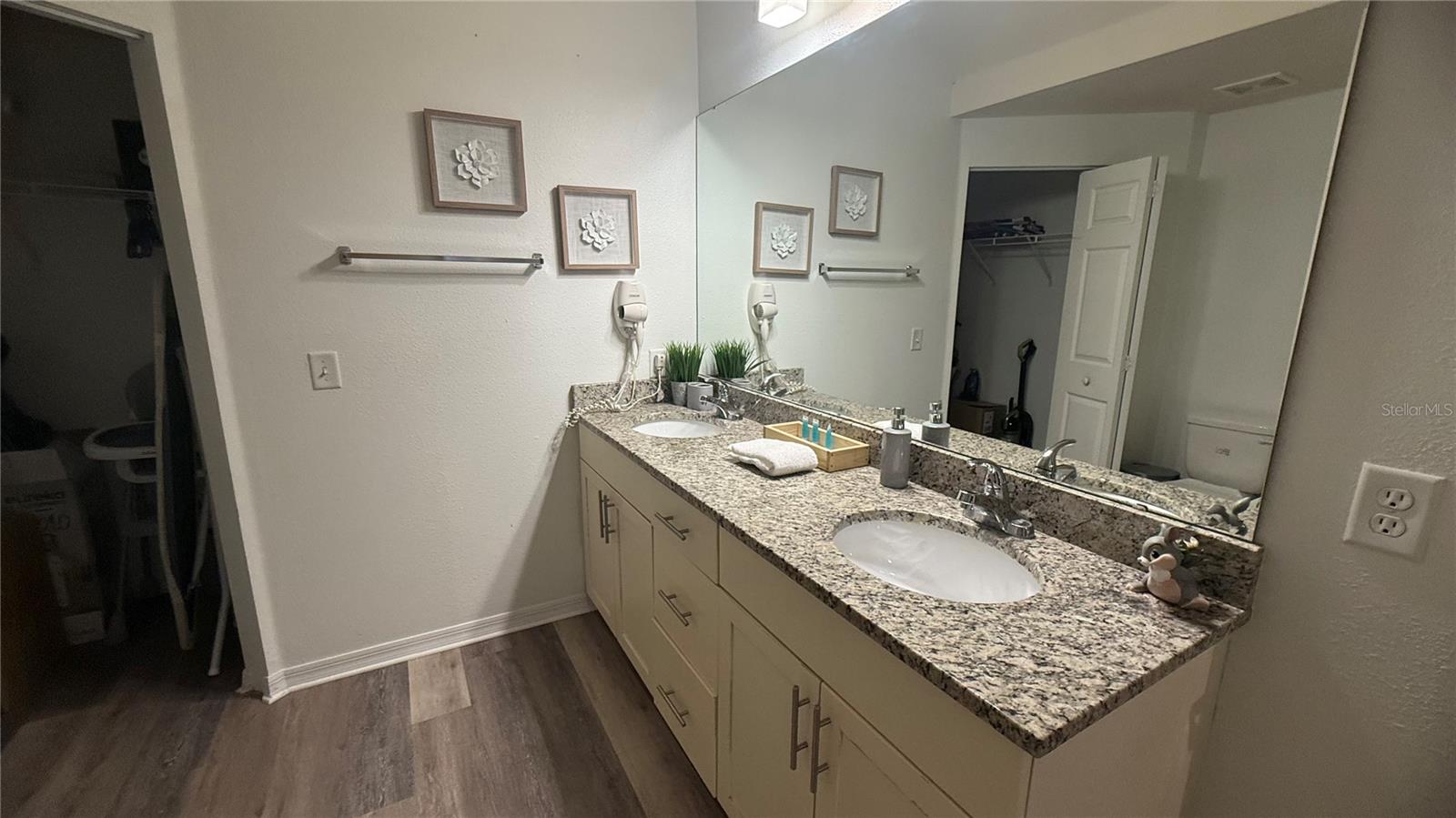 Image 22 of 61 For 8919 Shine Drive