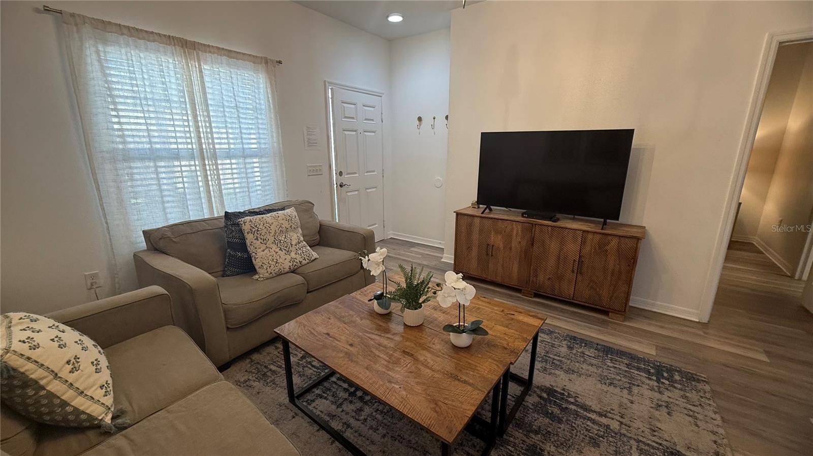 Image 4 of 61 For 8919 Shine Drive