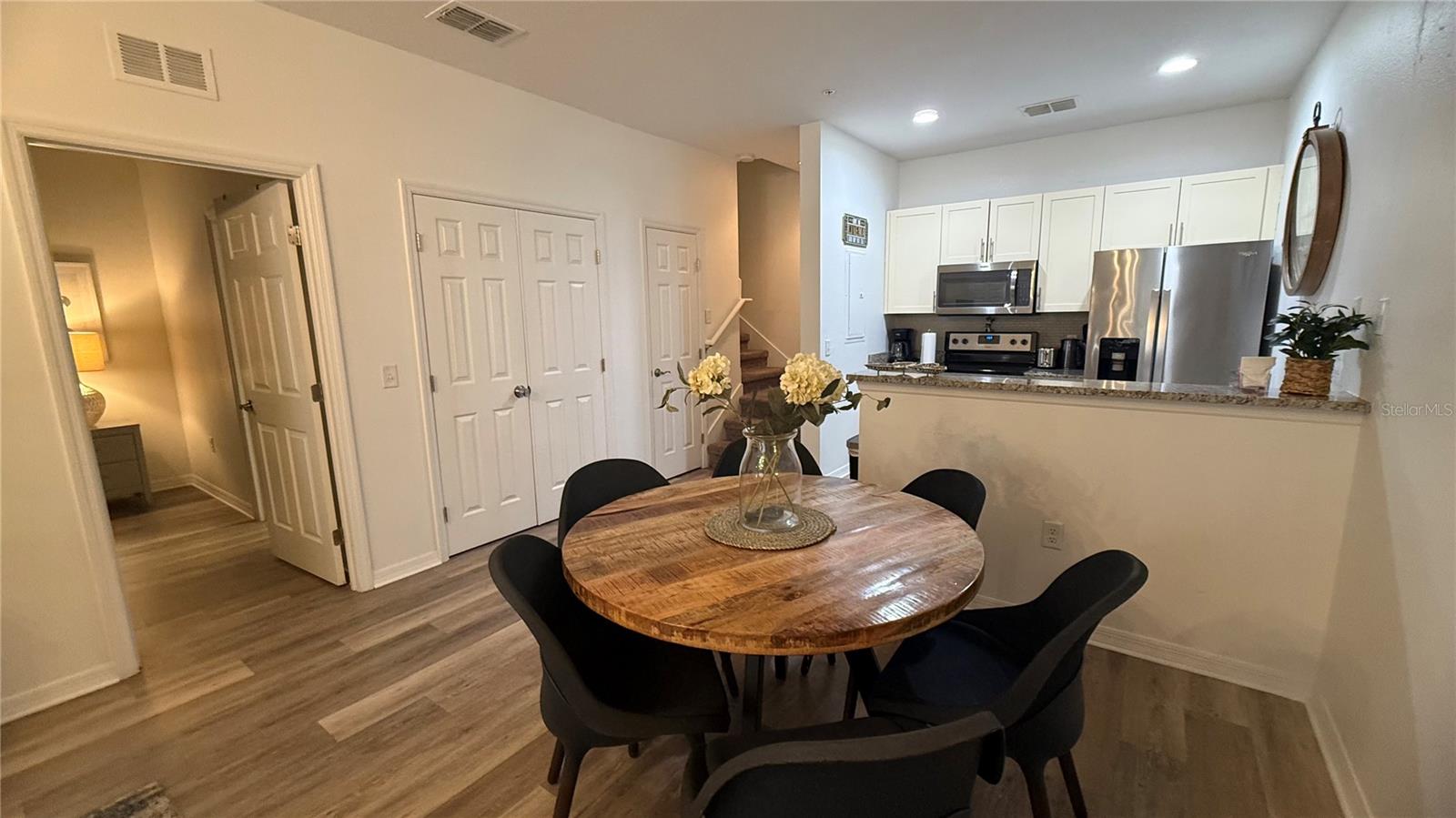 Image 6 of 61 For 8919 Shine Drive