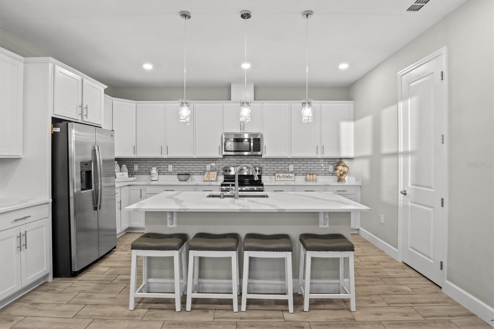 Image 4 of 28 For 1804 Vista View Drive