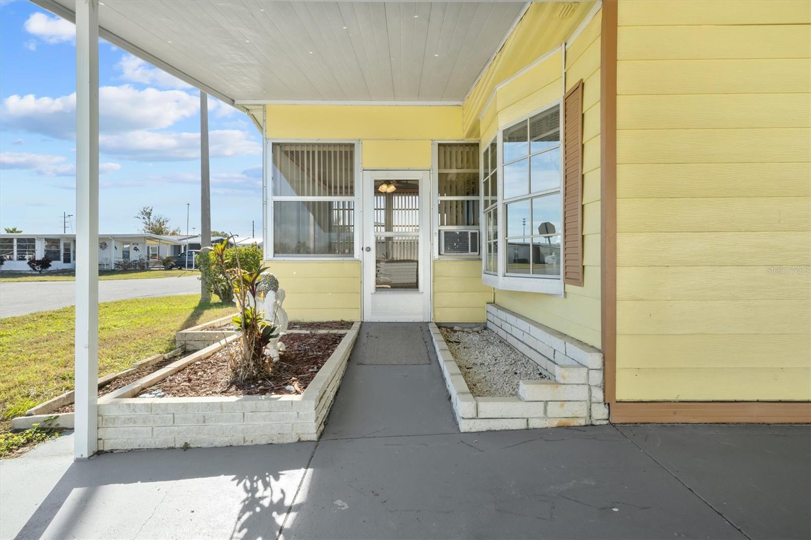 Image 4 of 34 For 6721 Canterbury Drive Ne