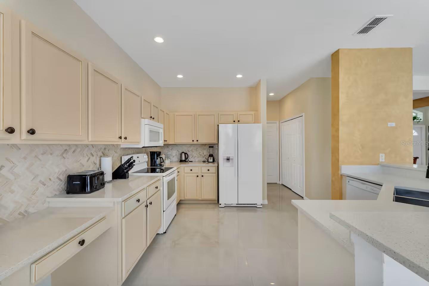 Image 10 of 45 For 127 Hampton Drive