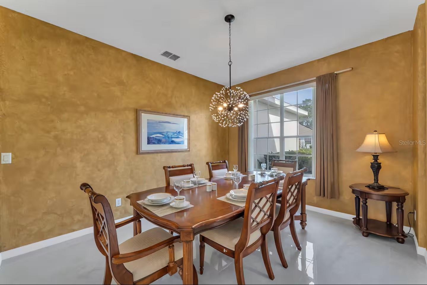 Image 14 of 45 For 127 Hampton Drive