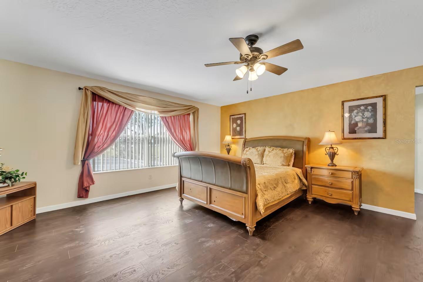 Image 15 of 45 For 127 Hampton Drive