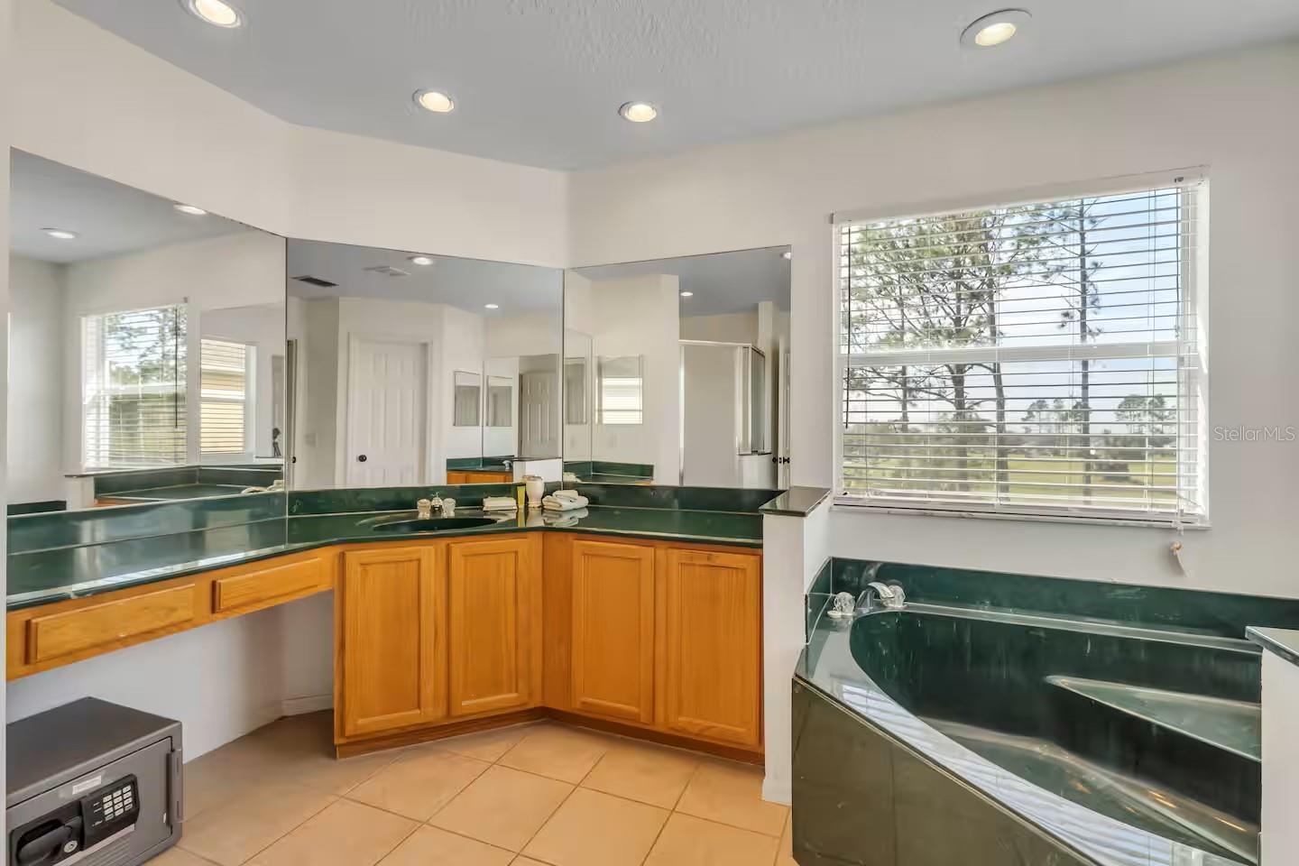 Image 18 of 45 For 127 Hampton Drive