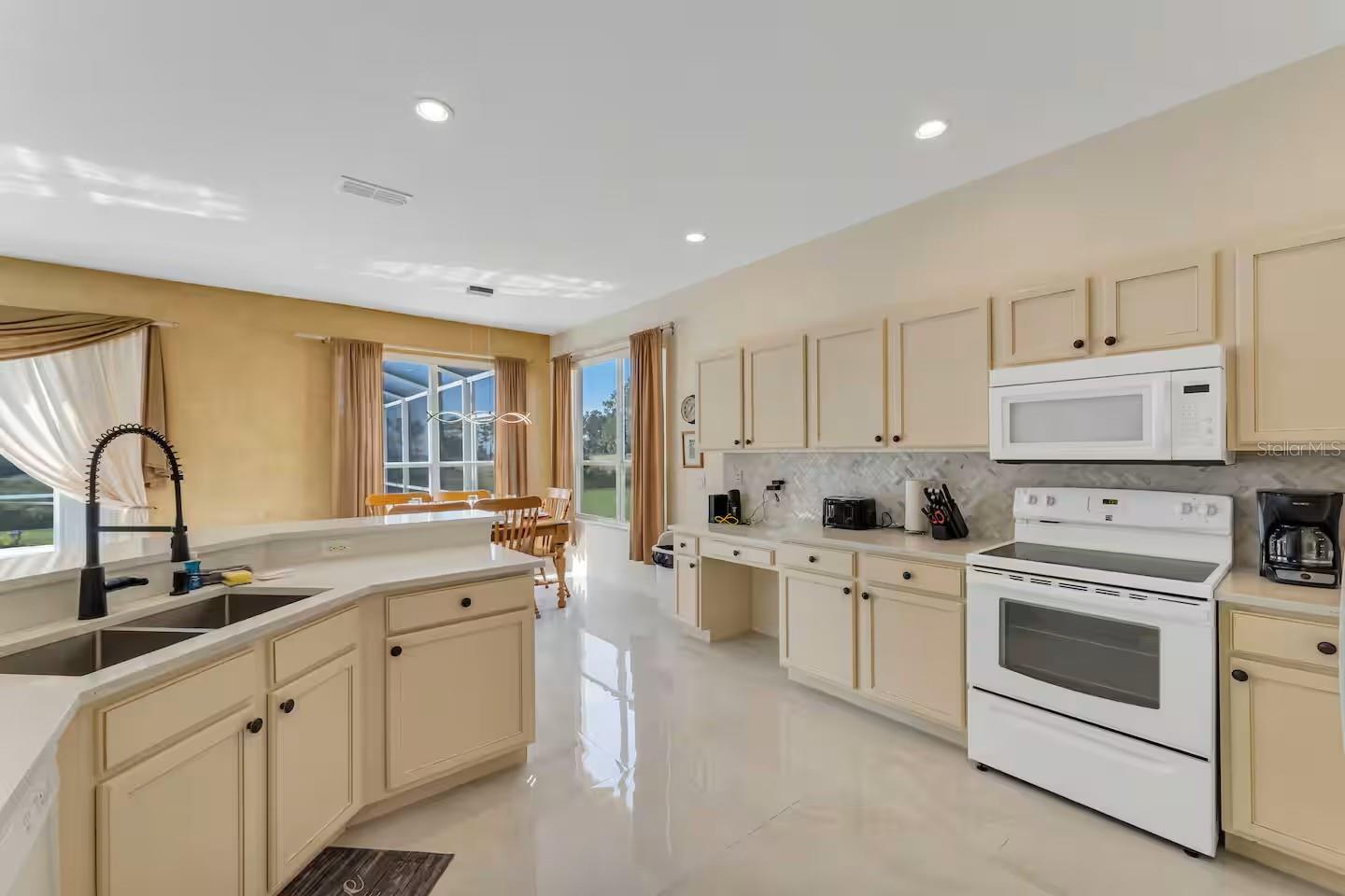 Image 9 of 45 For 127 Hampton Drive