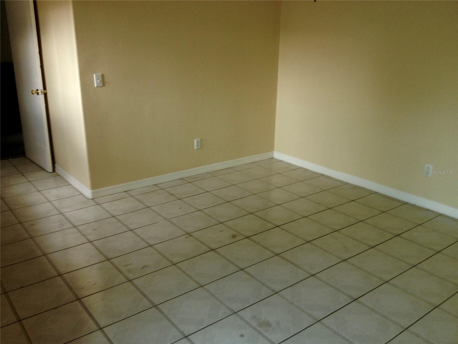 Image 5 of 7 For 2526 Oak Hollow Drive