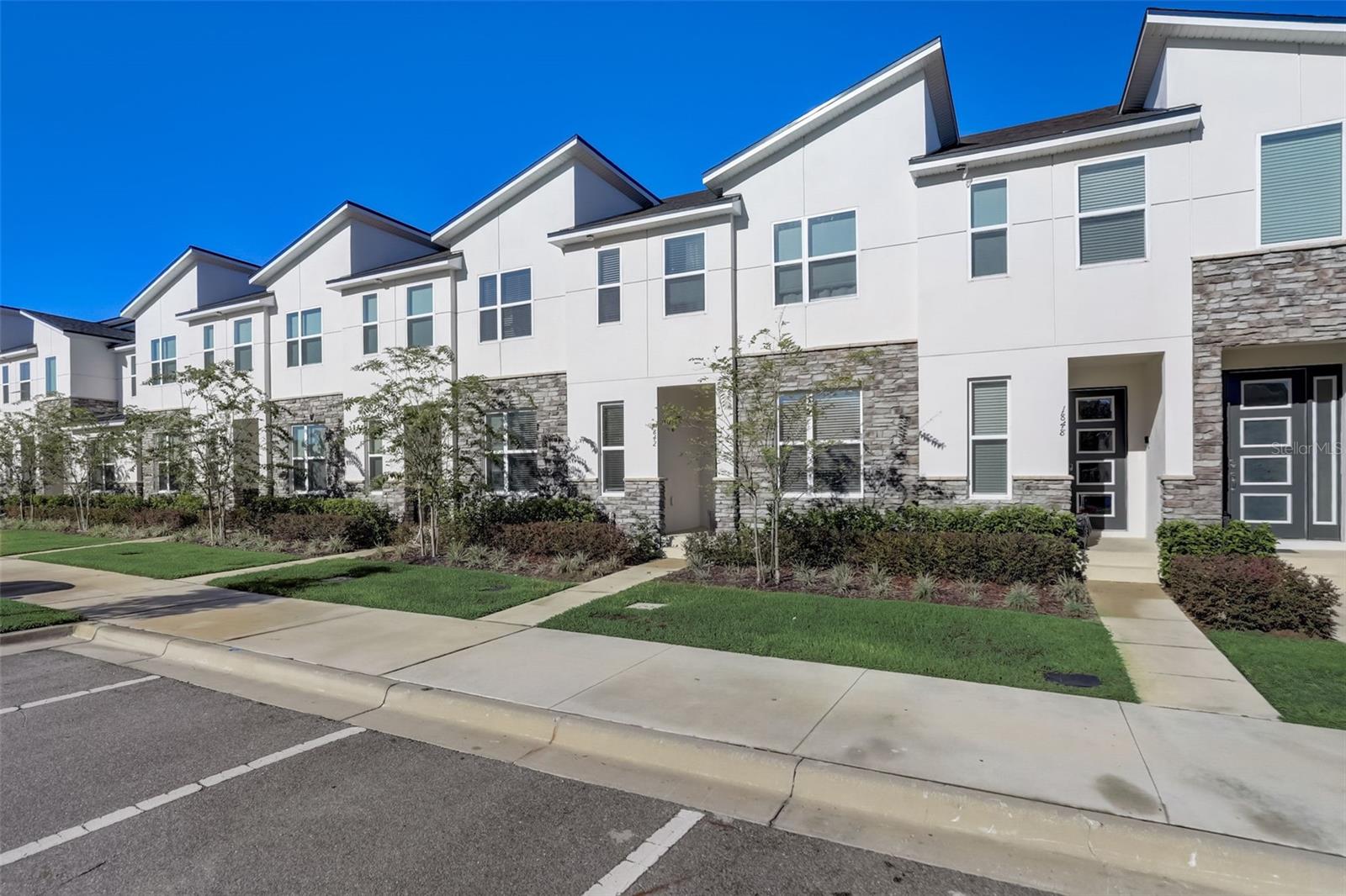 Image 10 of 62 For 1842 Tropical Palms Circle