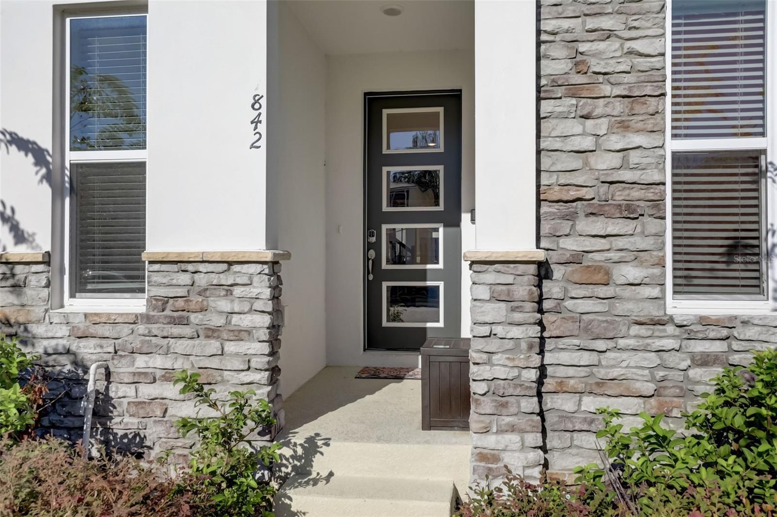 Image 11 of 62 For 1842 Tropical Palms Circle