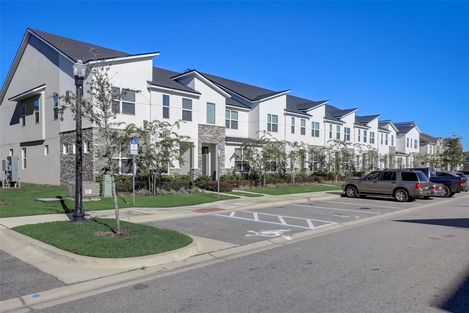 Image 2 of 62 For 1842 Tropical Palms Circle