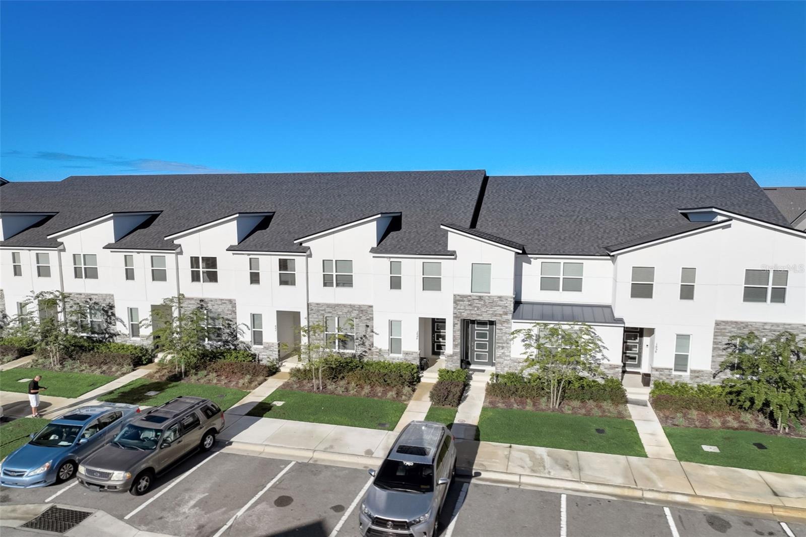 Image 42 of 62 For 1842 Tropical Palms Circle