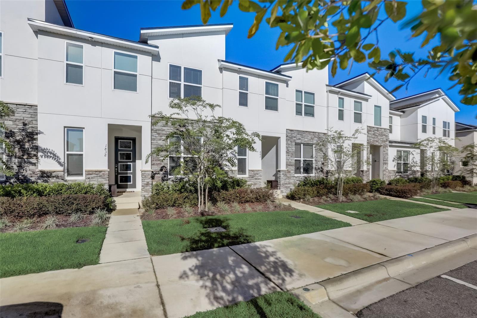 Image 6 of 62 For 1842 Tropical Palms Circle