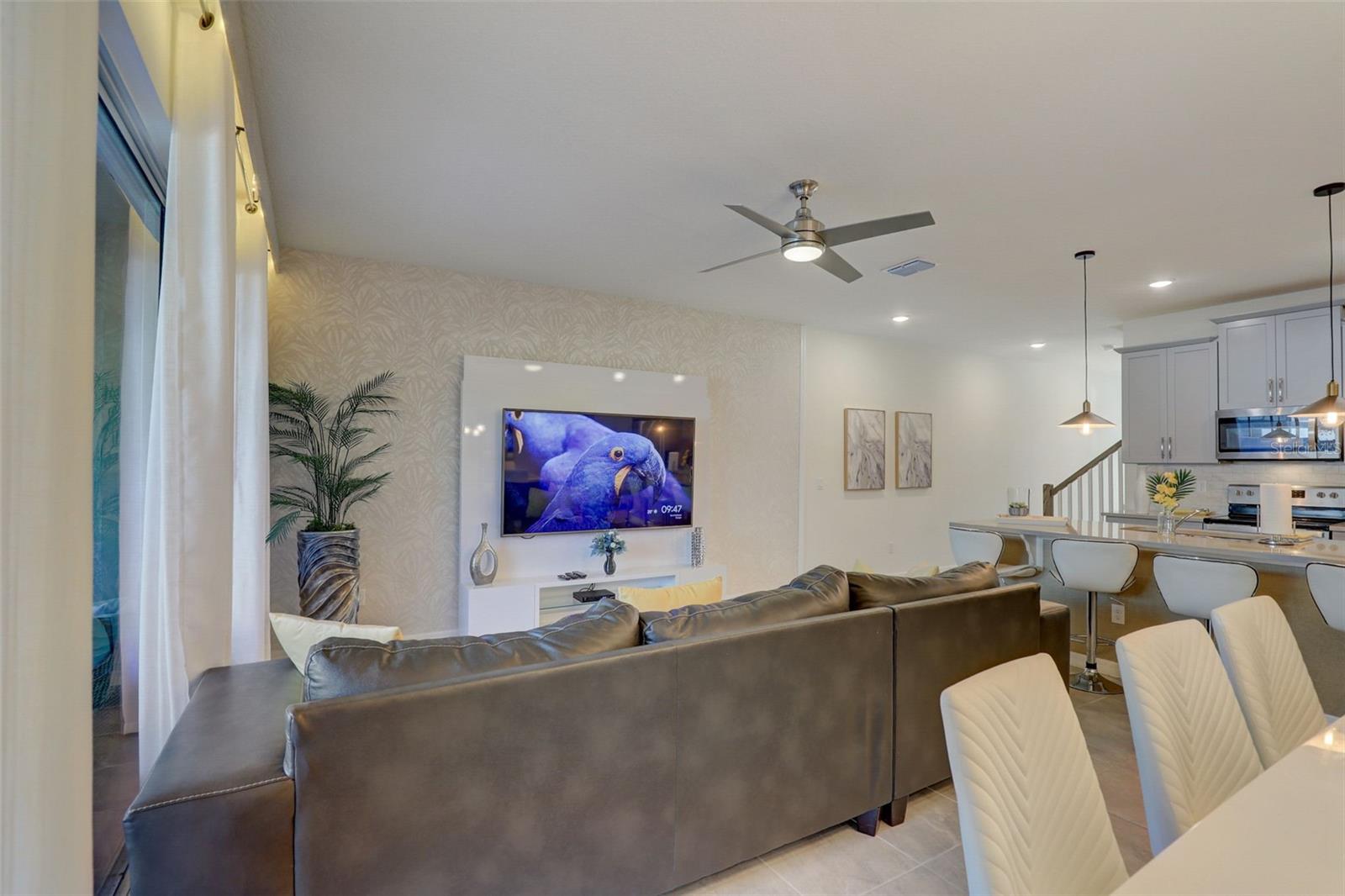 Image 7 of 62 For 1842 Tropical Palms Circle