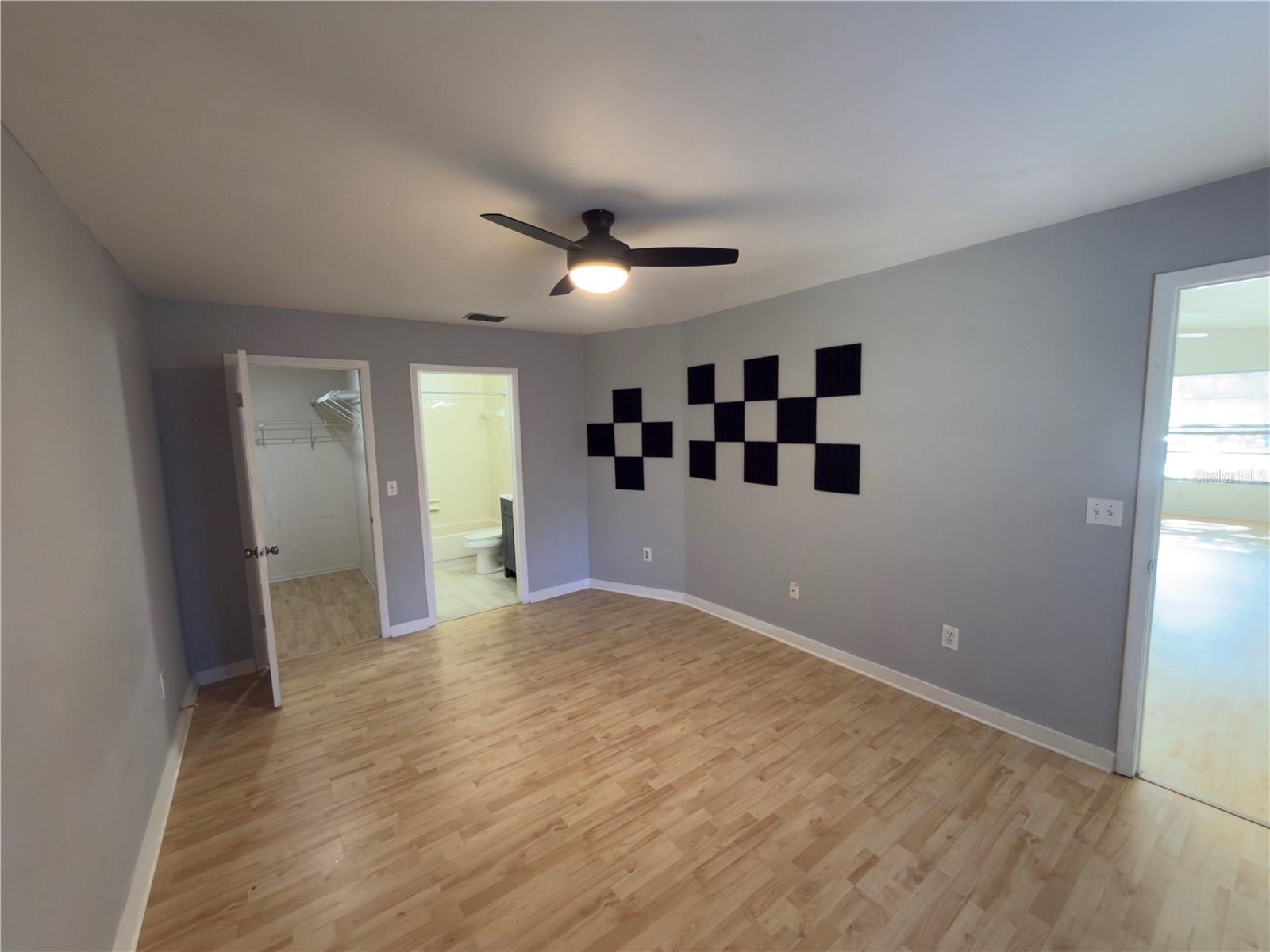 Image 13 of 19 For 14662 Norwood Oaks Drive 204