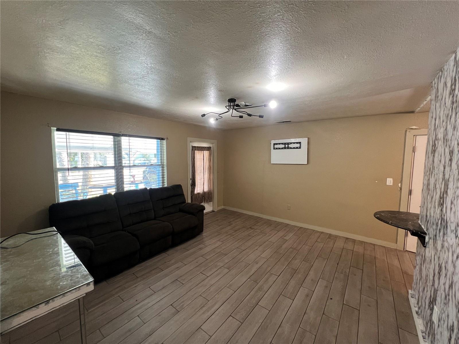 Image 11 of 51 For 1724 Riley Avenue