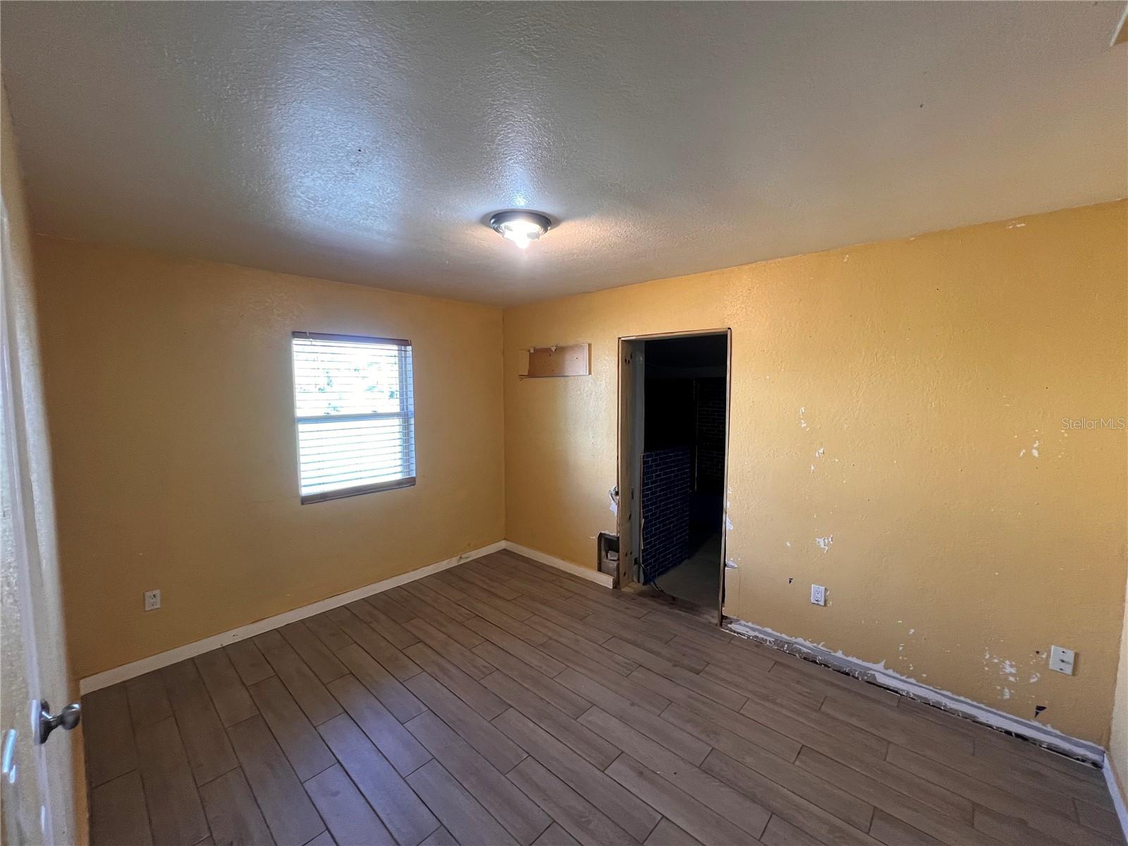 Image 12 of 51 For 1724 Riley Avenue