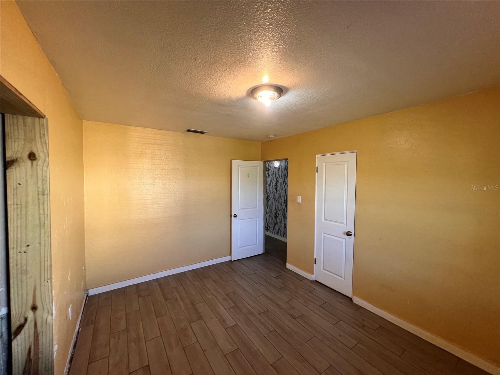 Image 14 of 51 For 1724 Riley Avenue