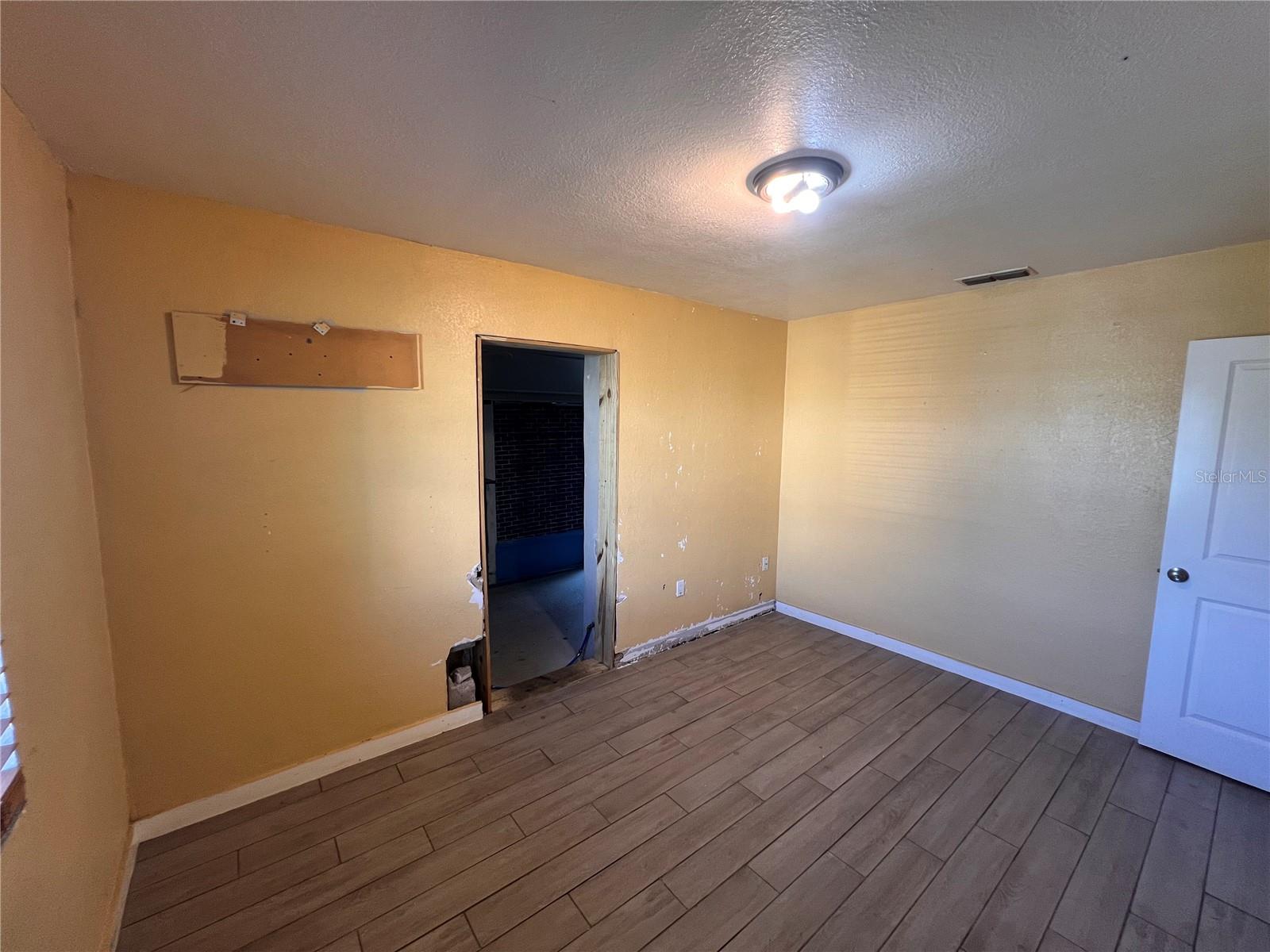 Image 15 of 51 For 1724 Riley Avenue