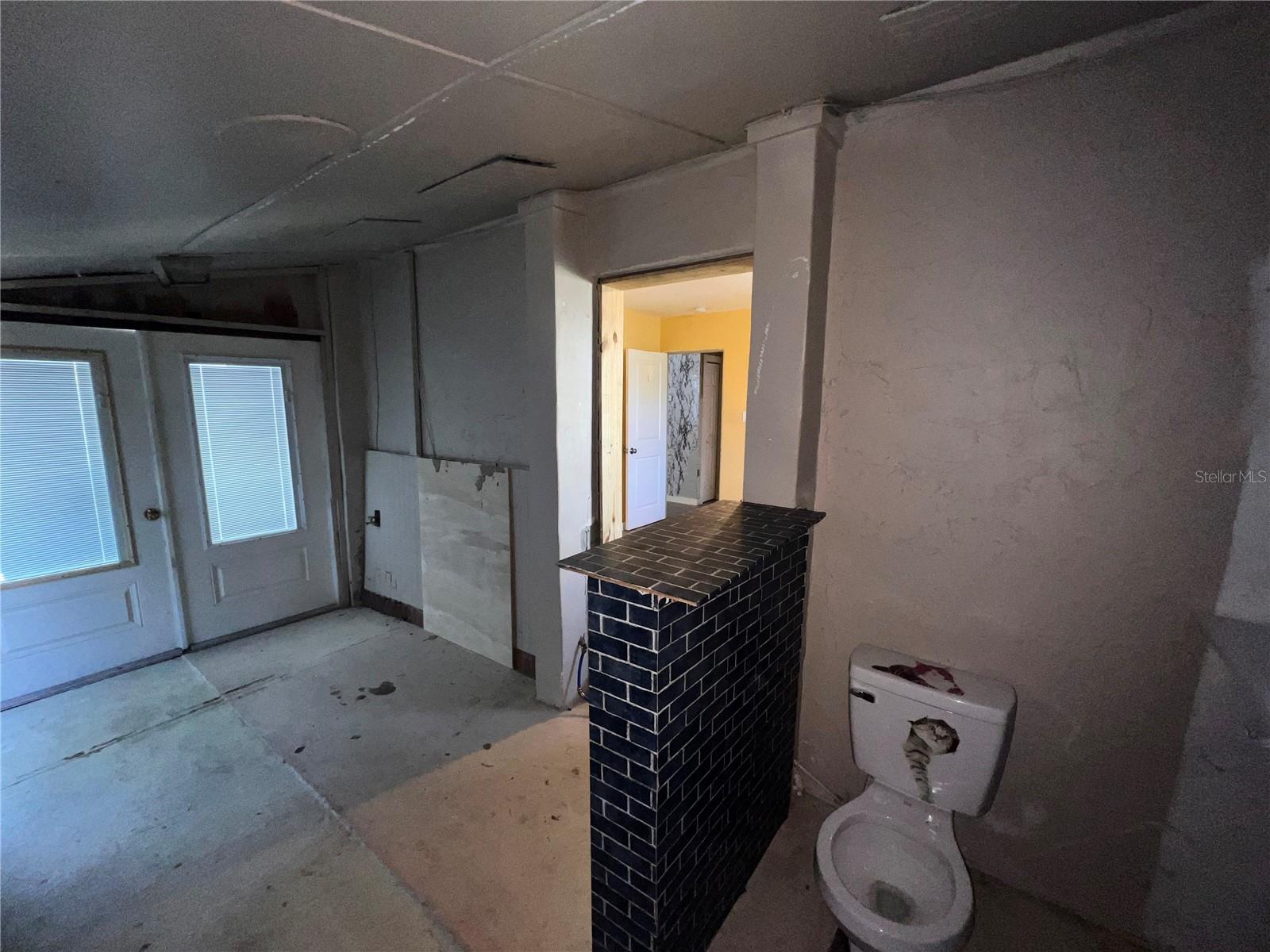 Image 16 of 51 For 1724 Riley Avenue