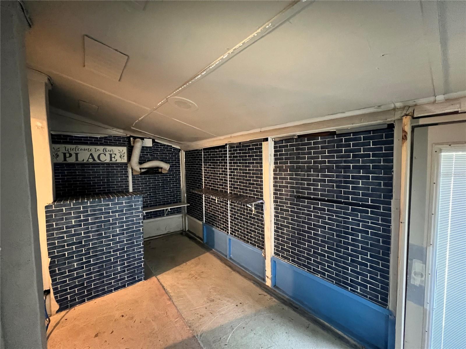 Image 17 of 51 For 1724 Riley Avenue