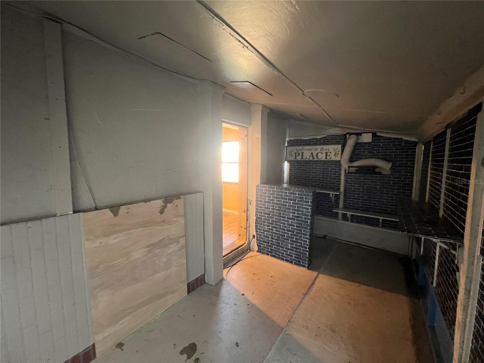 Image 18 of 51 For 1724 Riley Avenue