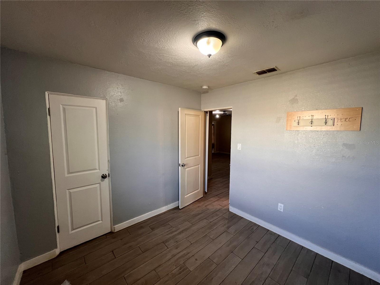 Image 19 of 51 For 1724 Riley Avenue