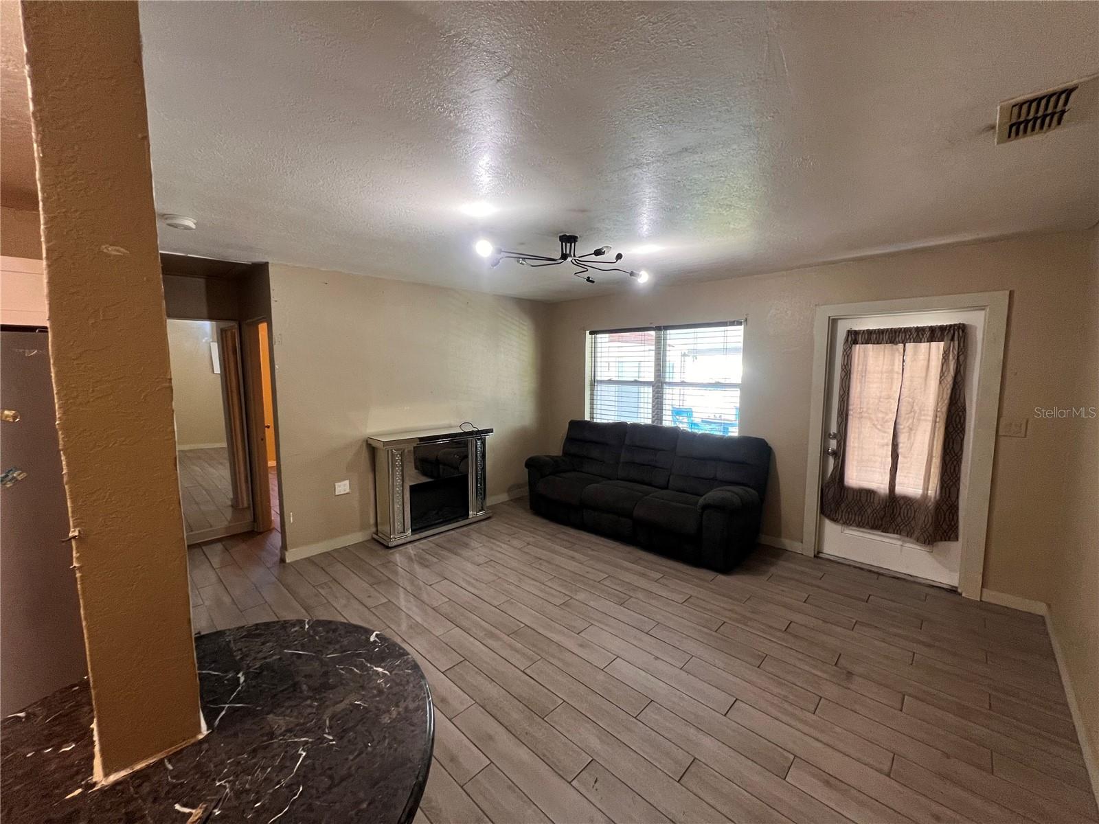 Image 22 of 51 For 1724 Riley Avenue