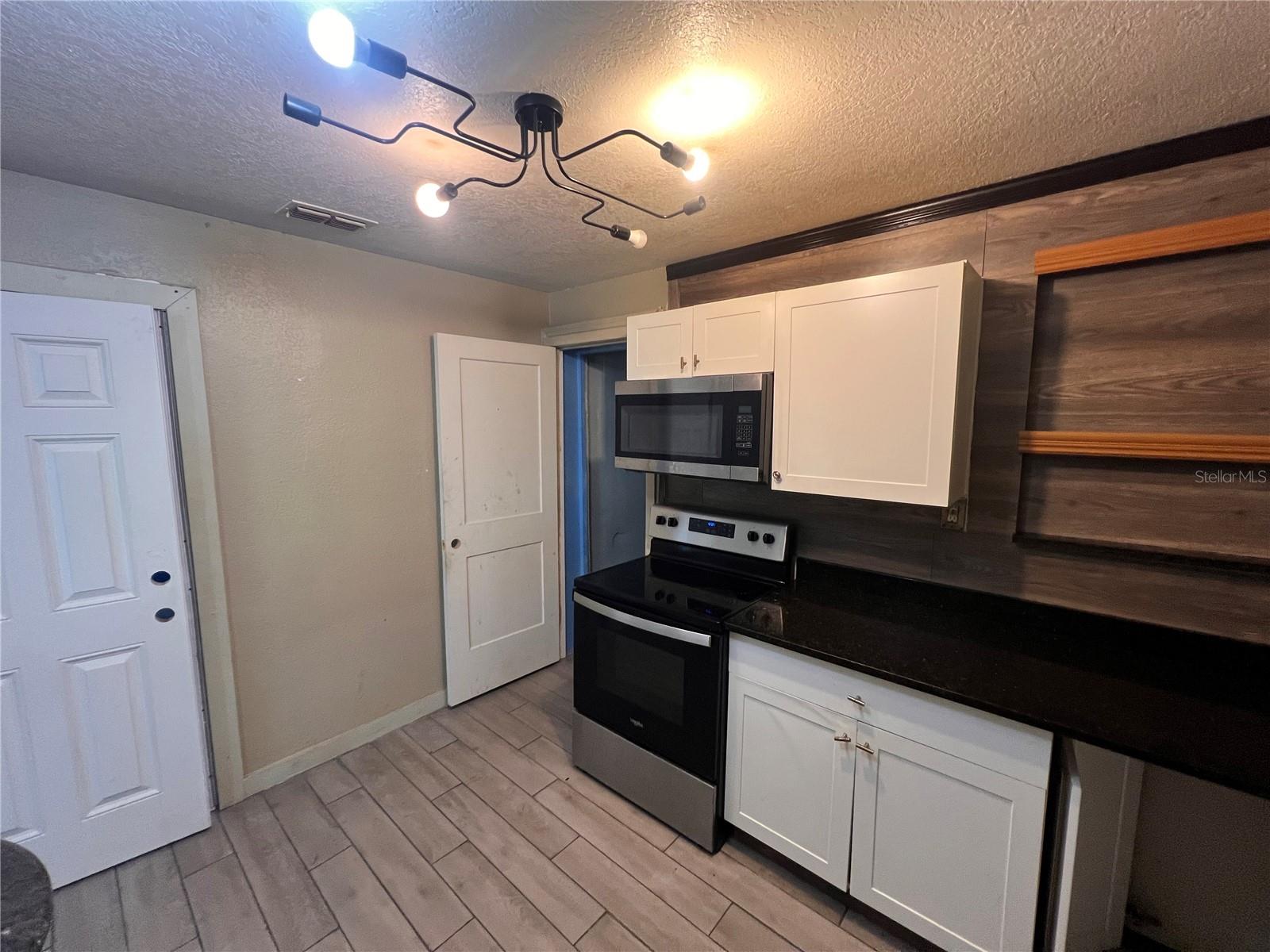 Image 25 of 51 For 1724 Riley Avenue