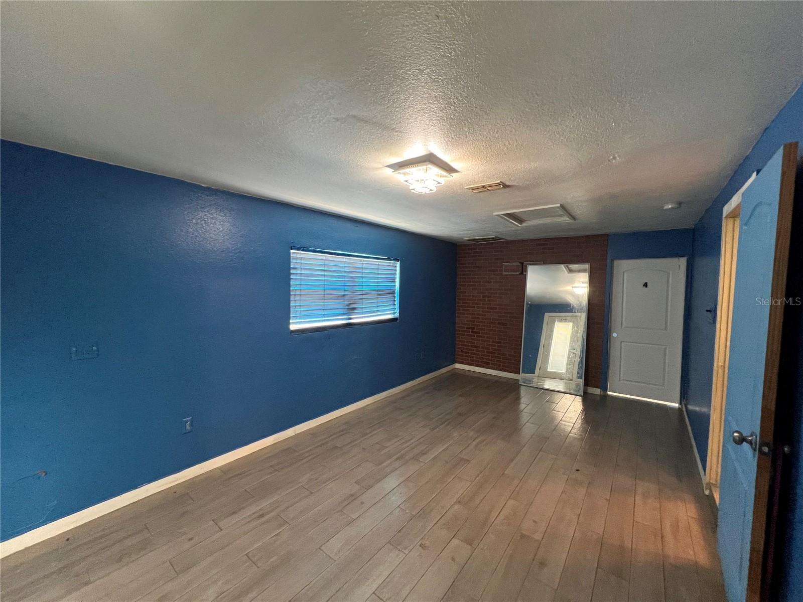 Image 27 of 51 For 1724 Riley Avenue