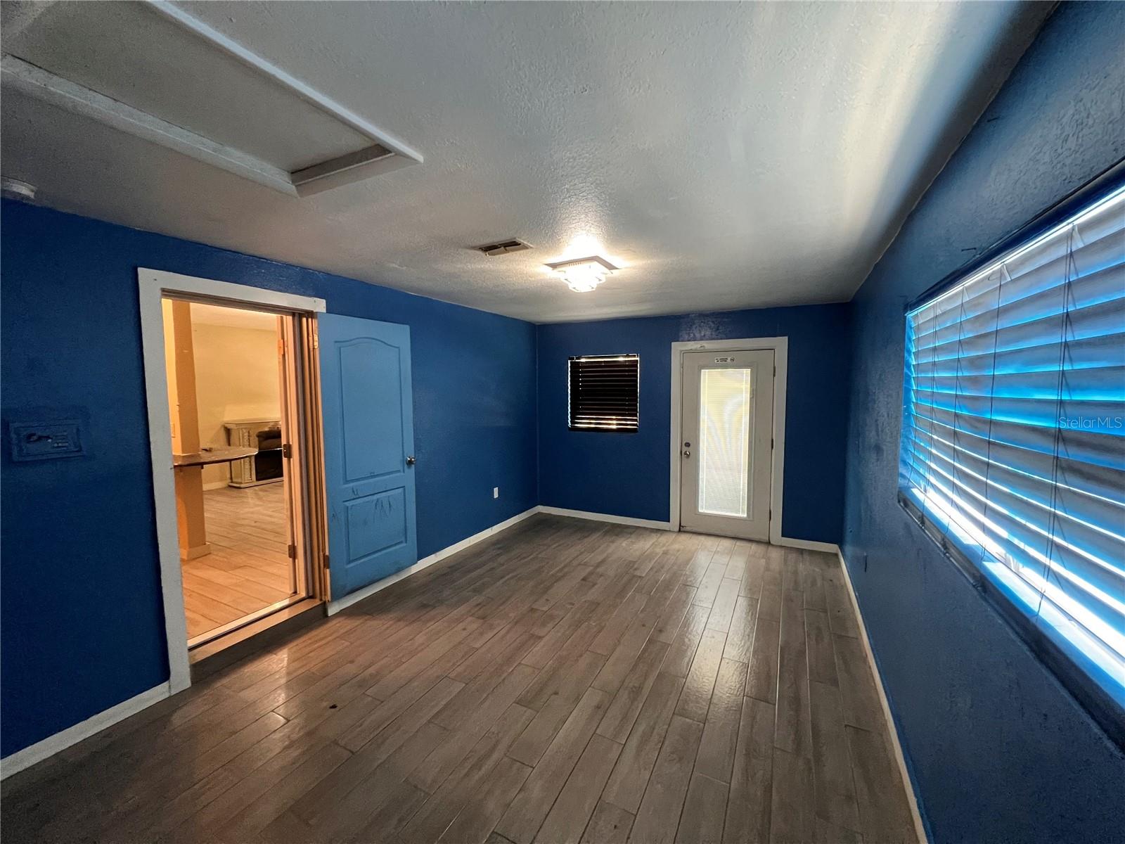 Image 28 of 51 For 1724 Riley Avenue