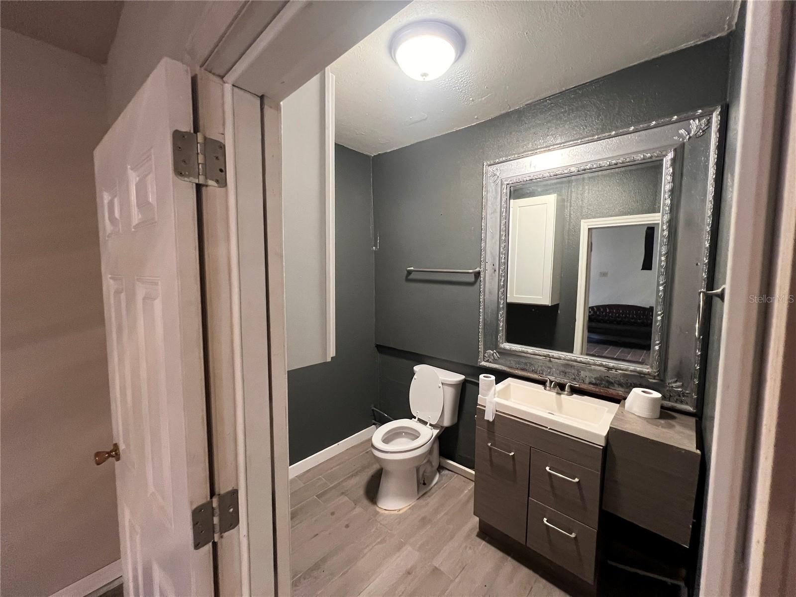 Image 37 of 51 For 1724 Riley Avenue