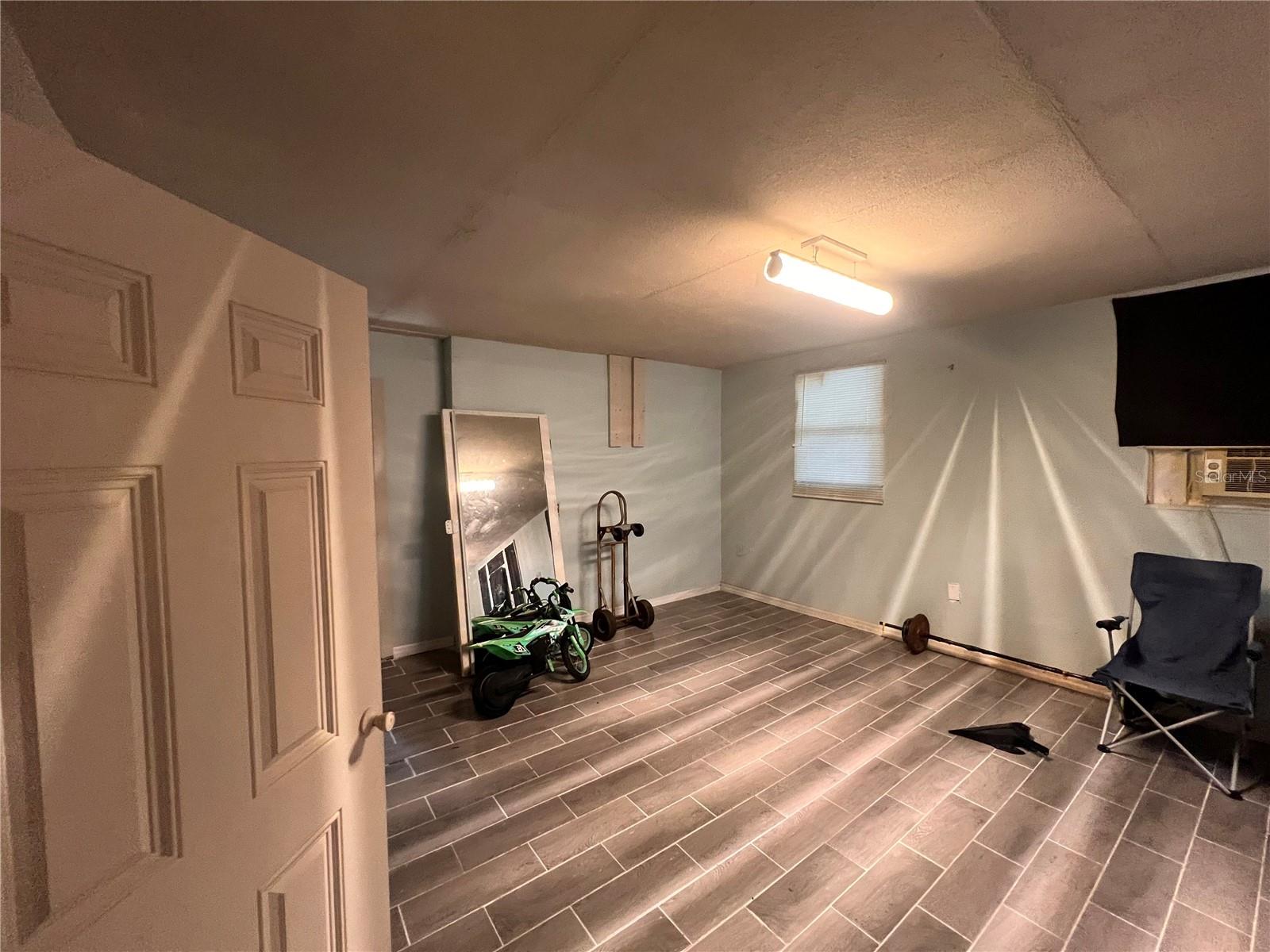 Image 40 of 51 For 1724 Riley Avenue