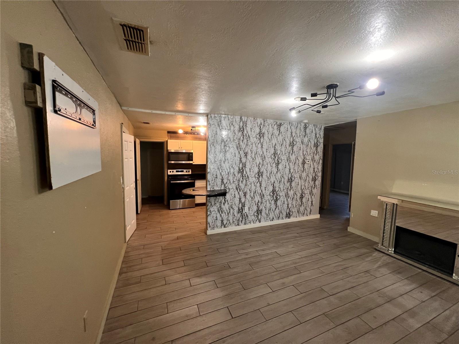 Image 9 of 51 For 1724 Riley Avenue