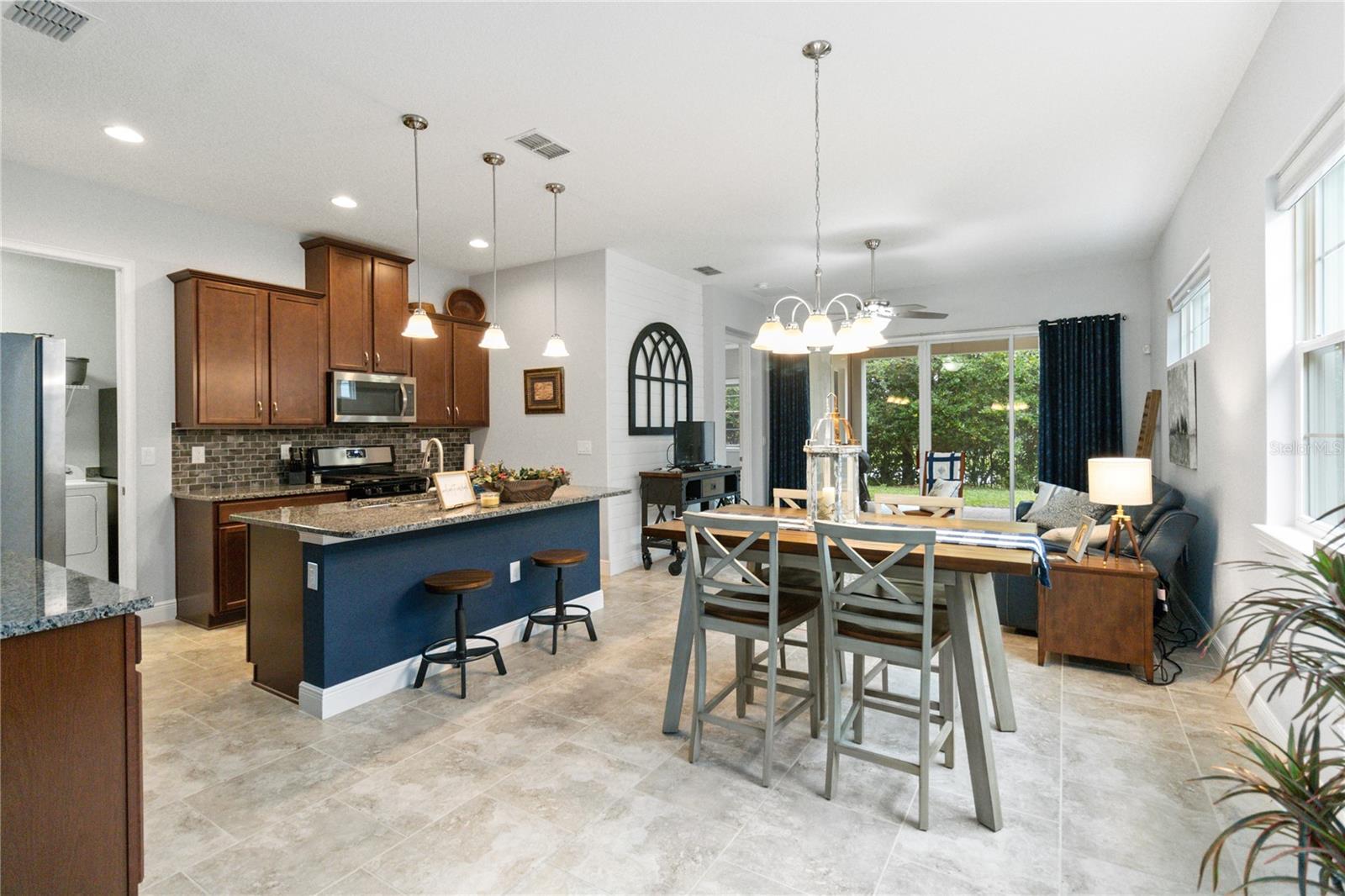 Image 13 of 62 For 2487 Yellow Brick Road