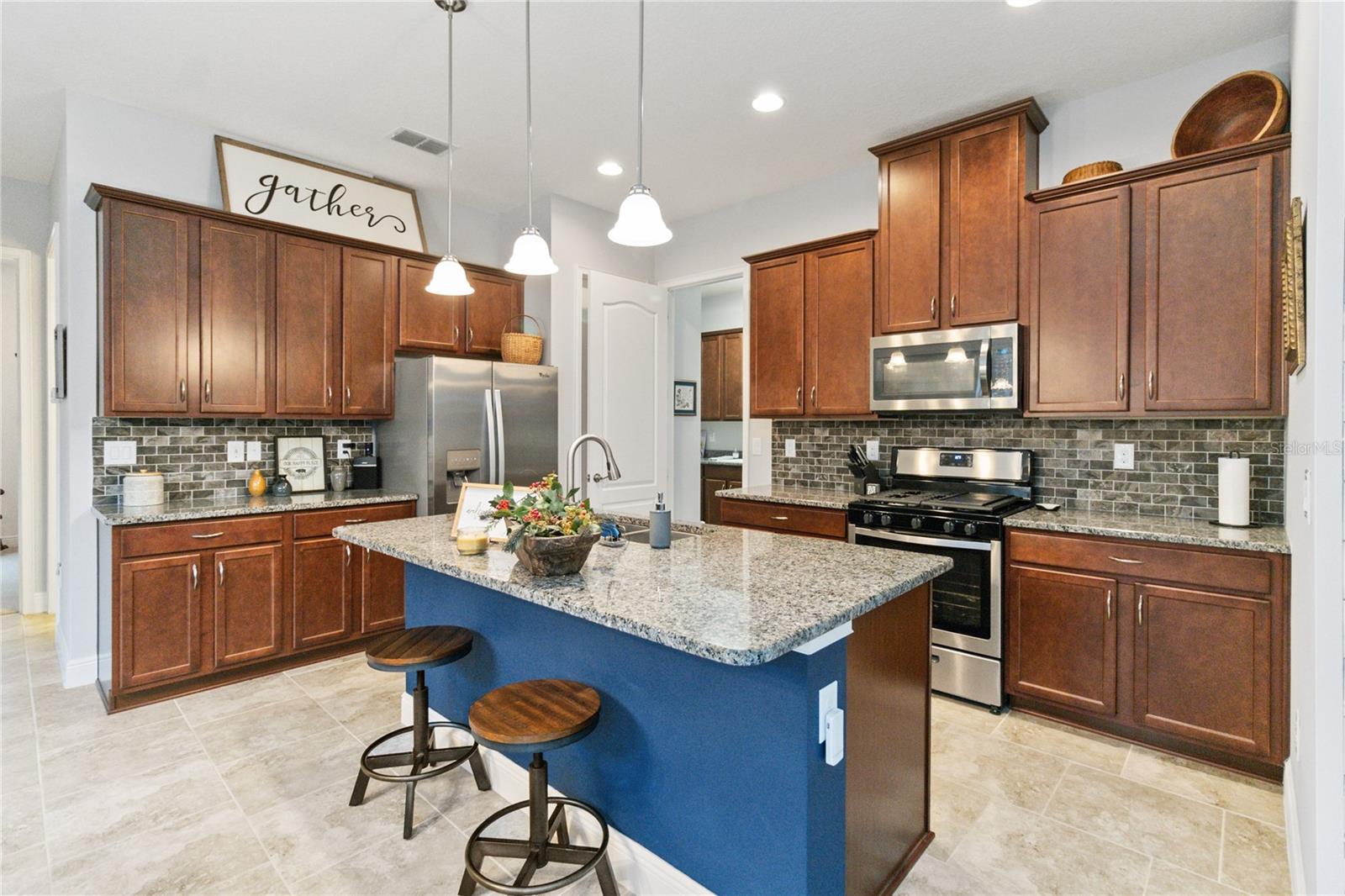 Image 22 of 62 For 2487 Yellow Brick Road