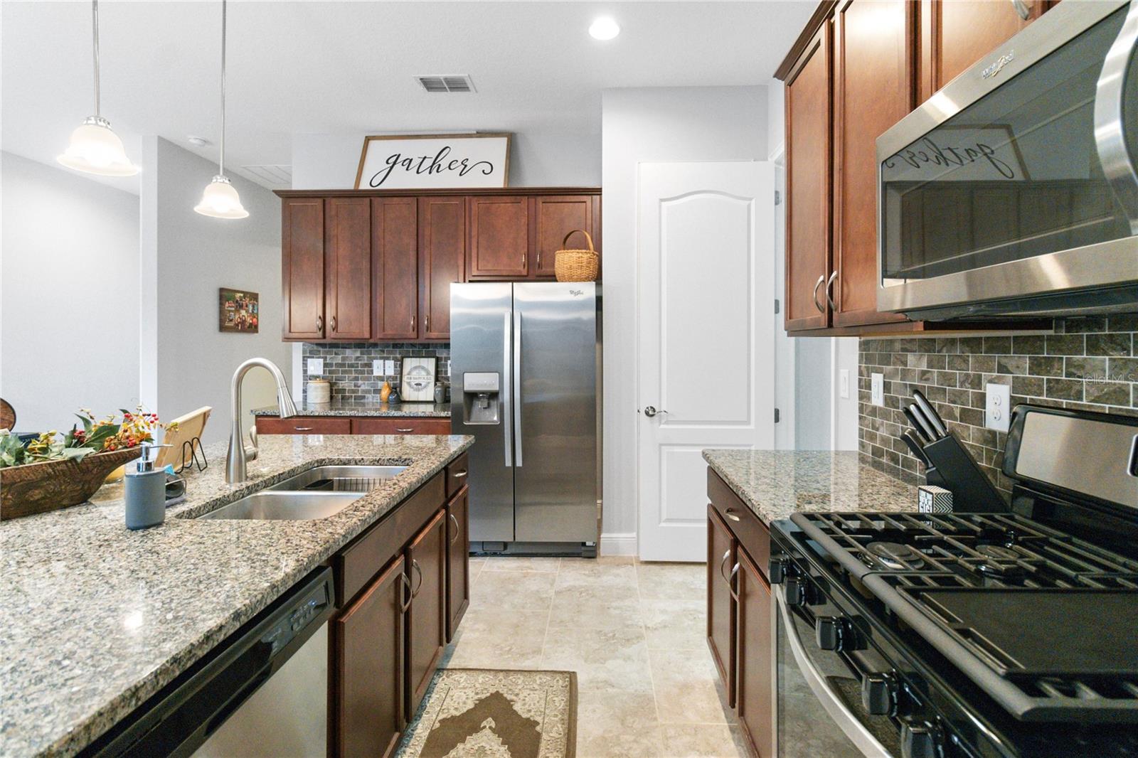 Image 25 of 62 For 2487 Yellow Brick Road