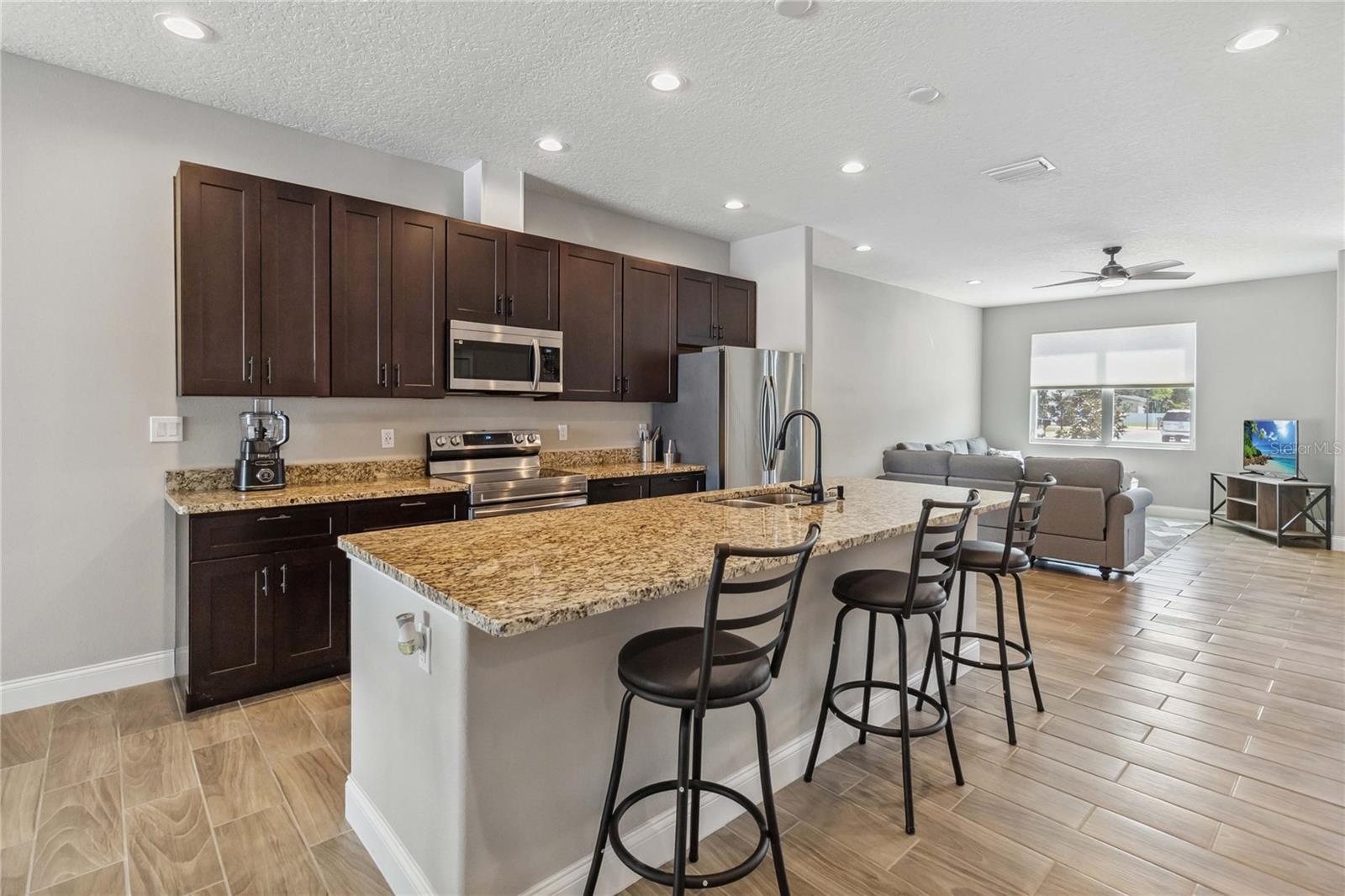 Image 11 of 14 For 6592 Taxiway Circle