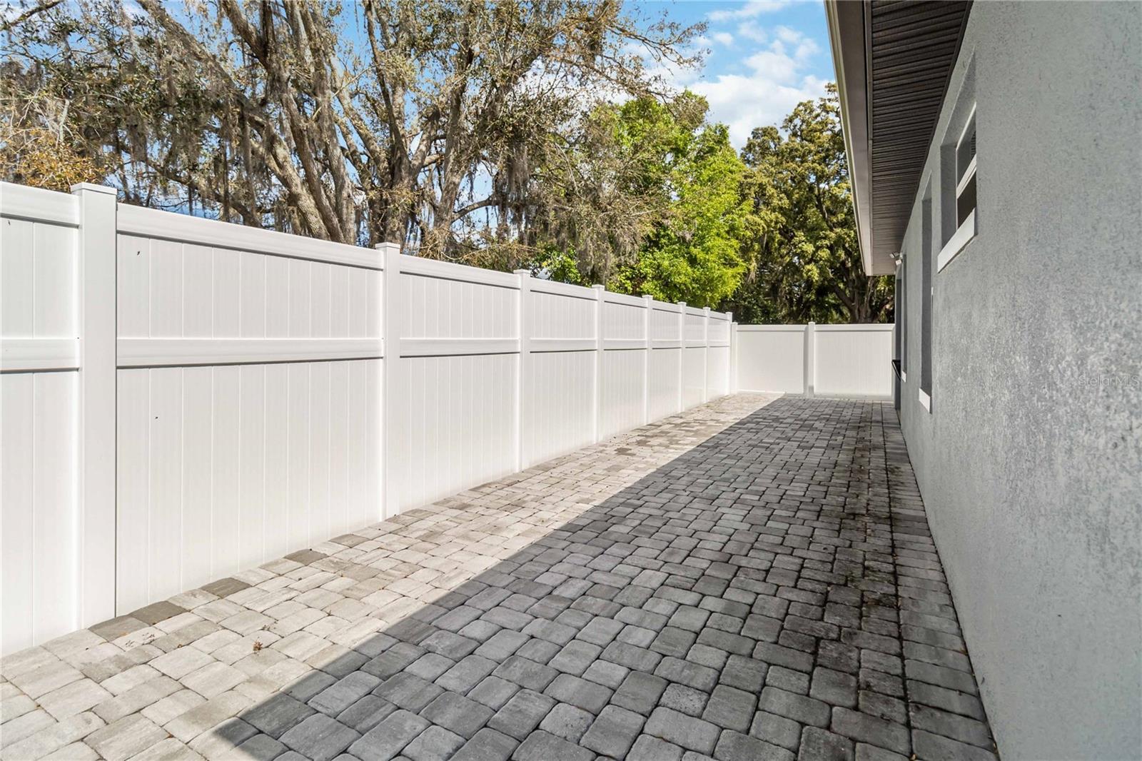 Image 3 of 14 For 6592 Taxiway Circle