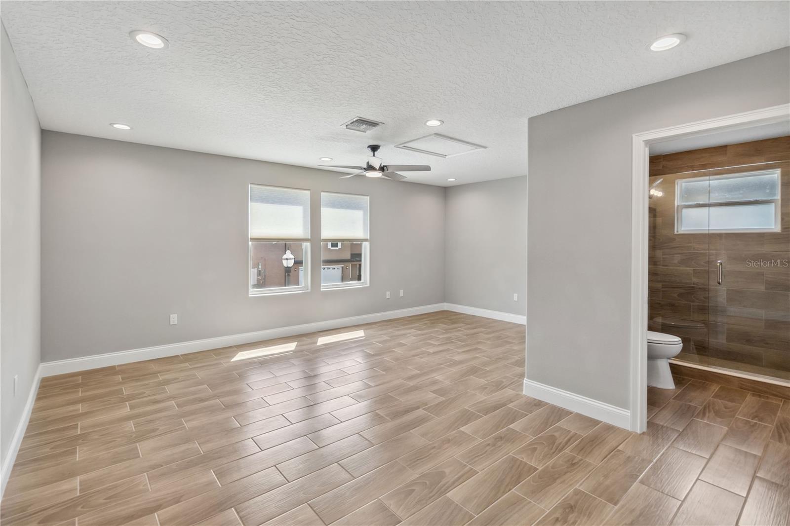 Image 5 of 14 For 6592 Taxiway Circle