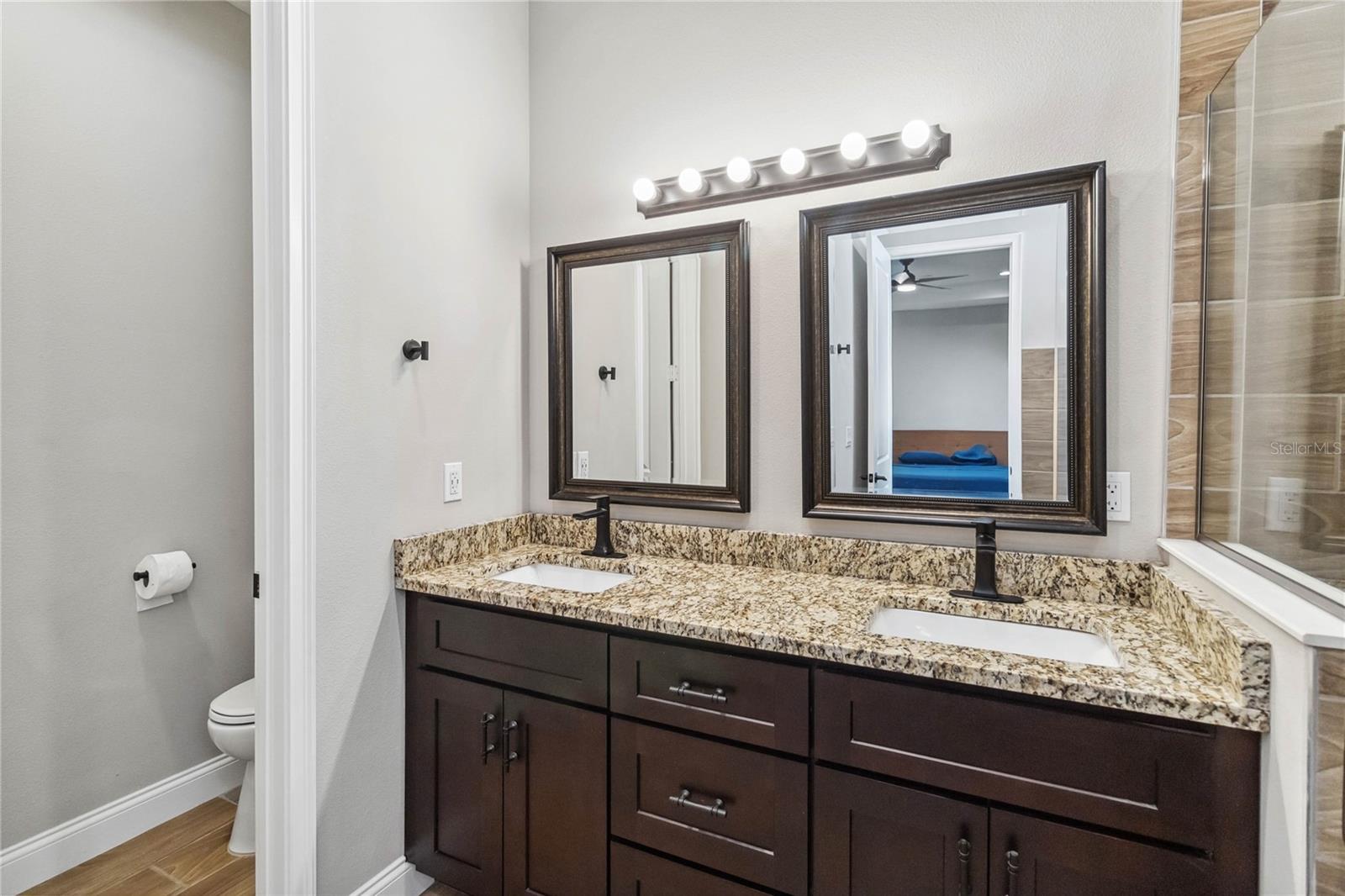 Image 8 of 14 For 6592 Taxiway Circle