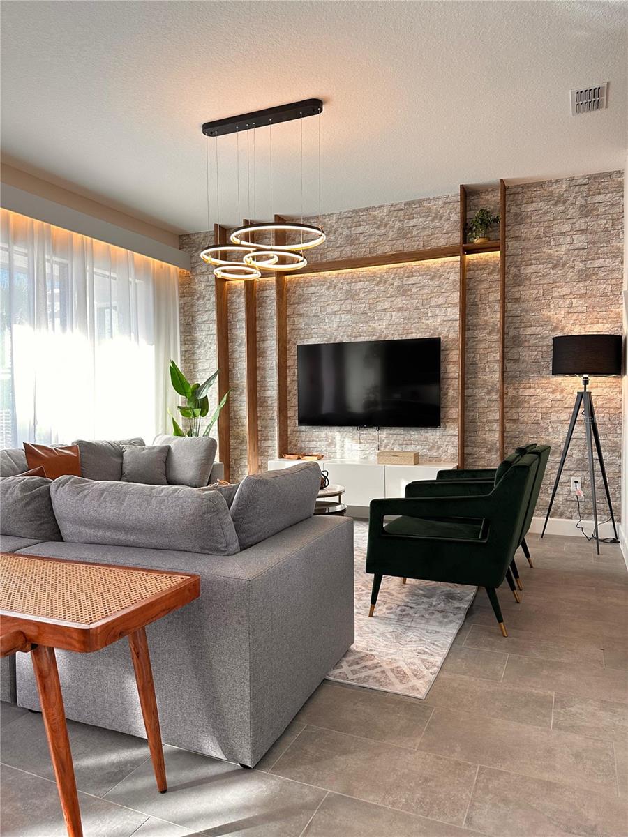 Image 8 of 39 For 304 Villa Domani Ct